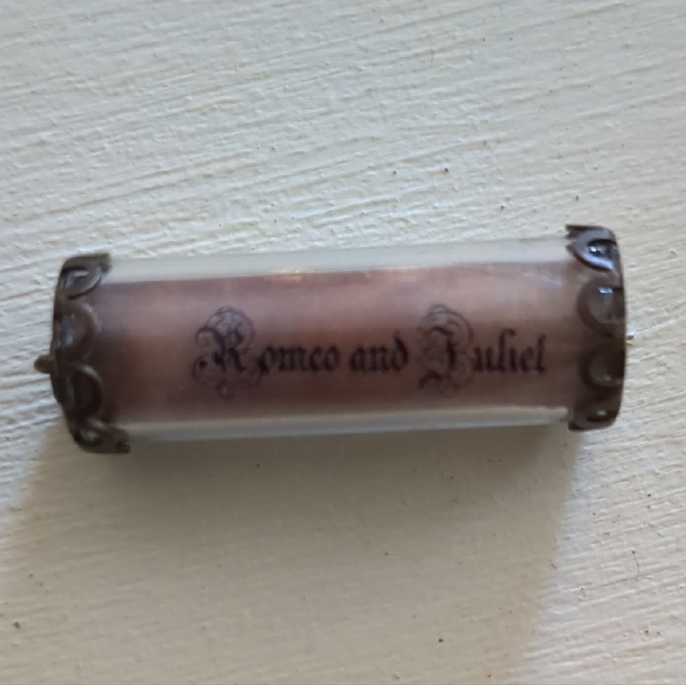 Romeo and Juliet Scroll Necklace Pendent